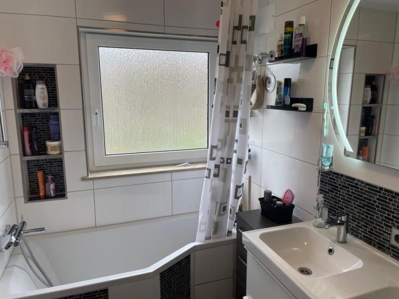 Exklusives Wohnambiente! Neuwertige 4 Zimmer-Wohnung in toller Lage! - Tageslichtbad (45849)