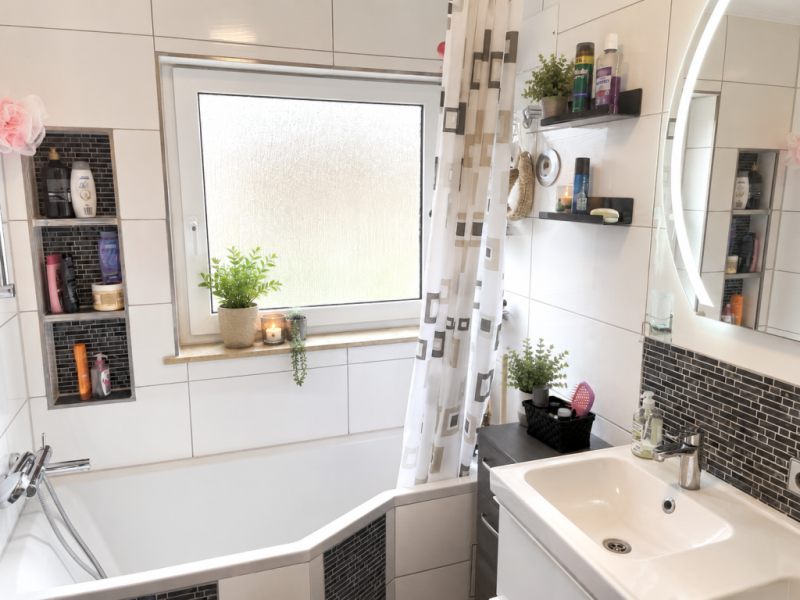Sonniger Weitblick! Moderne 4 Zimmer-Wohnung für gehobene Ansprüche! - Tageslichtbad (50450)