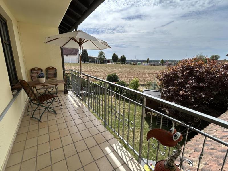 Außergewöhnlich wohnen auf zwei Ebenen – mit Balkon und Garten - Balkon (52696)