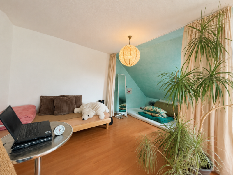 Seltene Gelegenheit! Interessante 2,5 Zimmer-Wohnung mit Balkon in Stuttgart! - Schlafzimmer (51294)