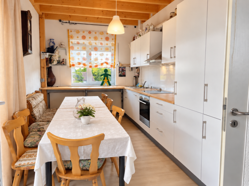 Mehrfamilienhaus mit drei nicht abgeschlossenen Wohnungen in ruhiger Lage von Gschwend ! - Küche (54858)