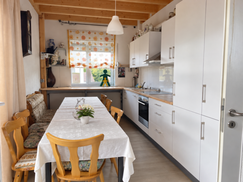 Mehrfamilienhaus mit drei nicht abgeschlossenen Wohnungen in ruhiger Lage von Gschwend ! - Küche (53535)