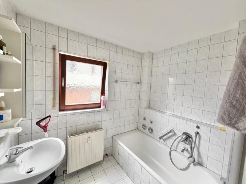 Zugreifen lohnt sich! Interessante 3 Zimmer-Wohnung mit sonnigen Balkon! - Badezimmer (44598)