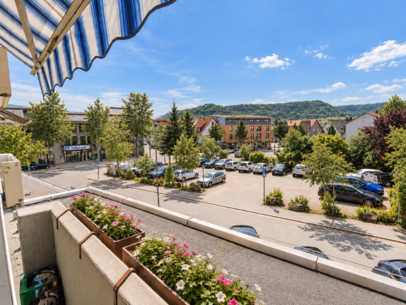 Alles in Reichweite! Attraktive 4-Zimmer-Wohnung mit Balkon & Aufzug! - Geislingen (Steige) (53604)