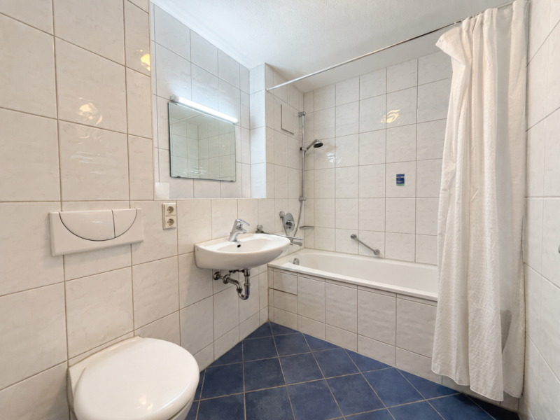 Ideales Wohnkonzept! Sonnige 2 Zimmer-Wohnung mit Balkon in Stuttgart! - Badezimmer (52291)