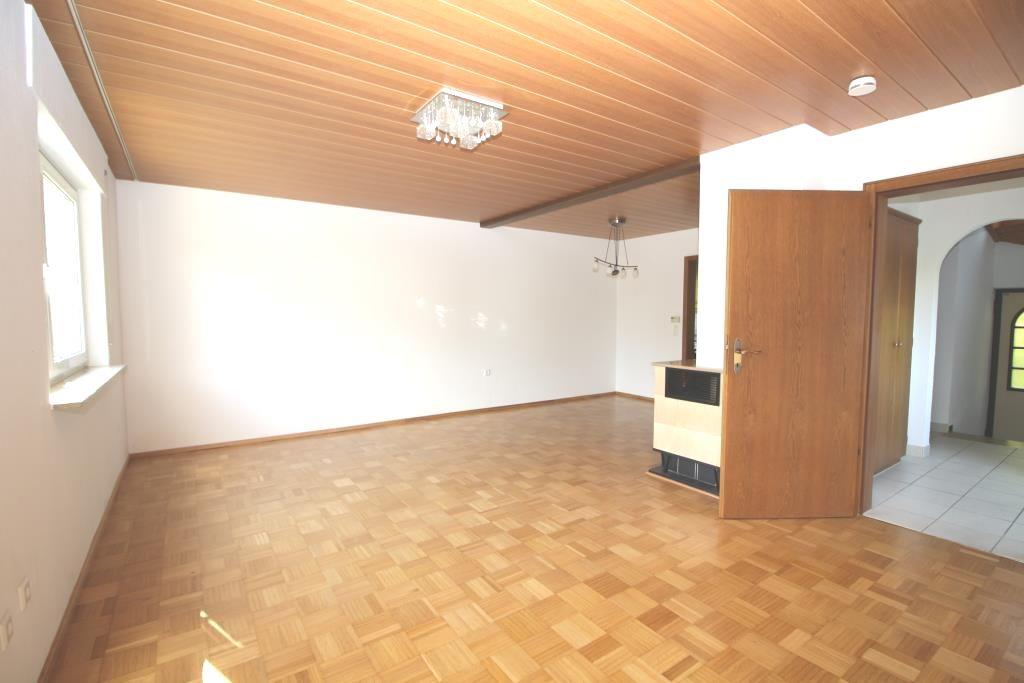 Familien Wohntraum! Sonnige Doppelhaushälfte mit Terrasse & Garten! - Wohnzimmer (32549)