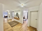 Flur - Generalsanierte 4,5 Zimmer-Wohnung mit Garten in beliebter Wohnlage!