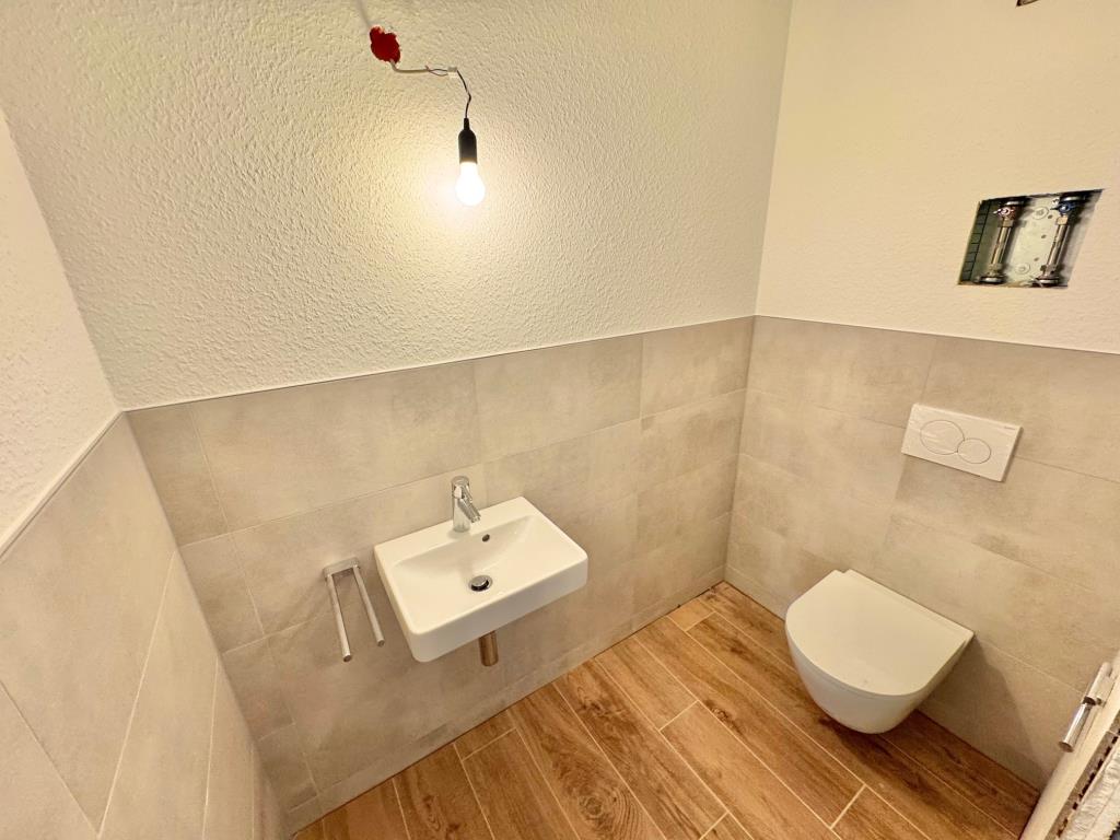 Familien Wohntraum! 4 Zimmer-Neubauwohnung in zentraler Lage von Esslingen! - WC (37779)