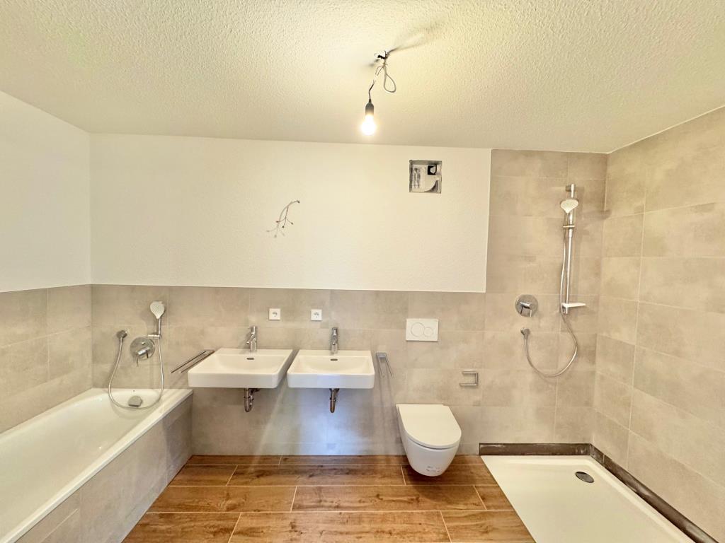 Familien Wohntraum! 4 Zimmer-Neubauwohnung in zentraler Lage von Esslingen! - Bad (43632)