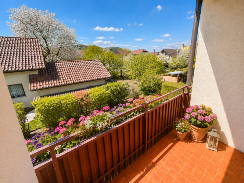 Liebevolles Schmuckstück! Sonnige Doppelhaushälfte mit Terrasse & Garten! - Balkon (51087)