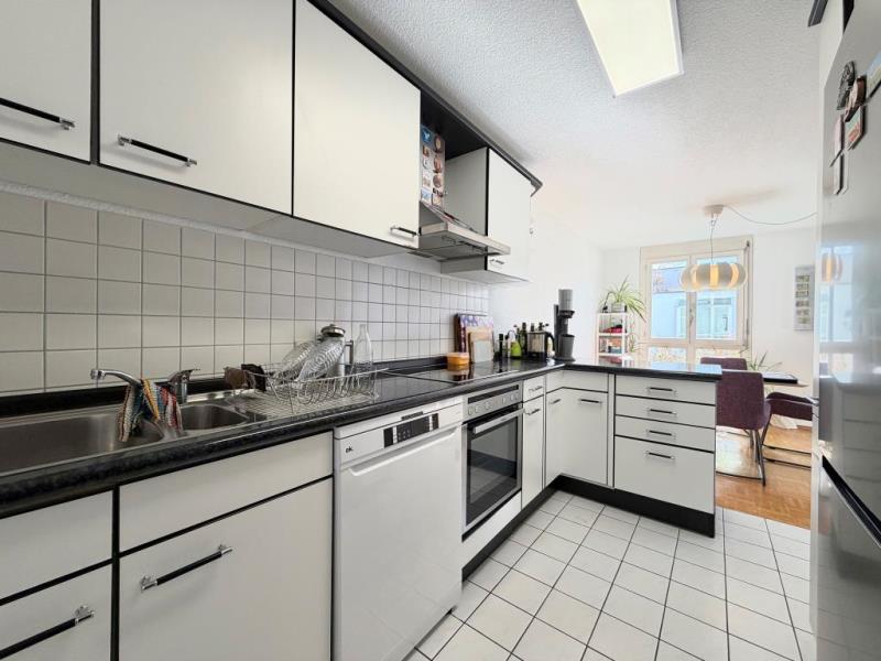 Attraktive 3 Zimmer-Wohnung mit Balkon ins Grüne & Tiefgaragenstellplatz in ES-Stadtmitte! - Küche (54279)