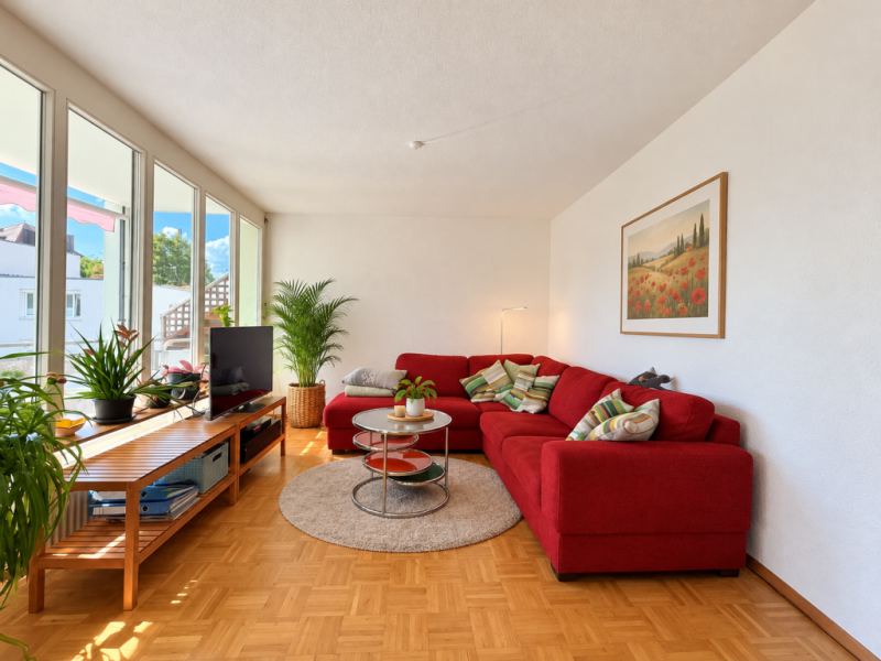 Attraktive 3 Zimmer-Wohnung mit Balkon ins Grüne & Tiefgaragenstellplatz in ES-Stadtmitte! - Wohnzimmer (54276)