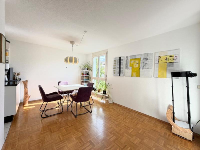 Attraktive 3 Zimmer-Wohnung mit Balkon ins Grüne & Tiefgaragenstellplatz in ES-Stadtmitte! - Essbereich (54278)