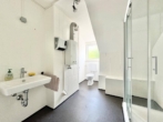 Tageslichtbad - Sofort beziehbar! Großzügige 3 1/2 Zimmer-Wohnung mit Blick über S-Canstatt!