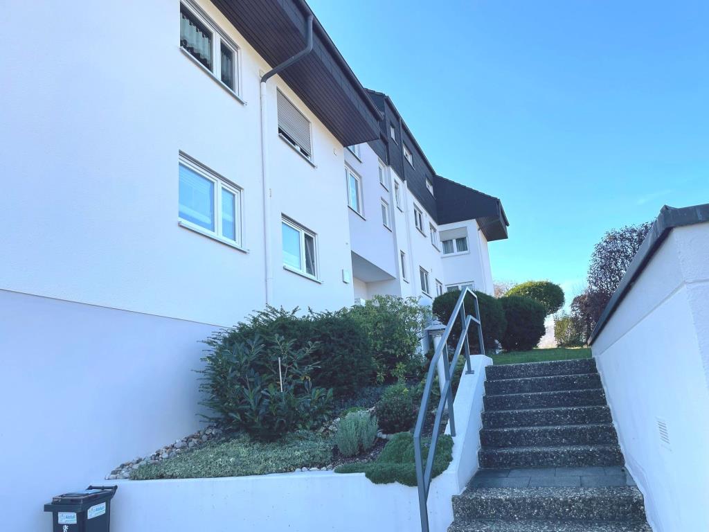 3,5 Zimmer-Wohnung für gehobene Ansprüche in beherrschender Aussichtslage! - Eingangsbereich (37913)