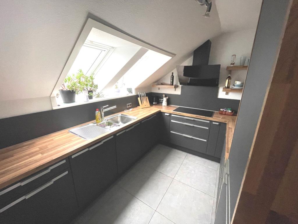 3,5 Zimmer-Wohnung für gehobene Ansprüche in beherrschender Aussichtslage! - Küche (37470)