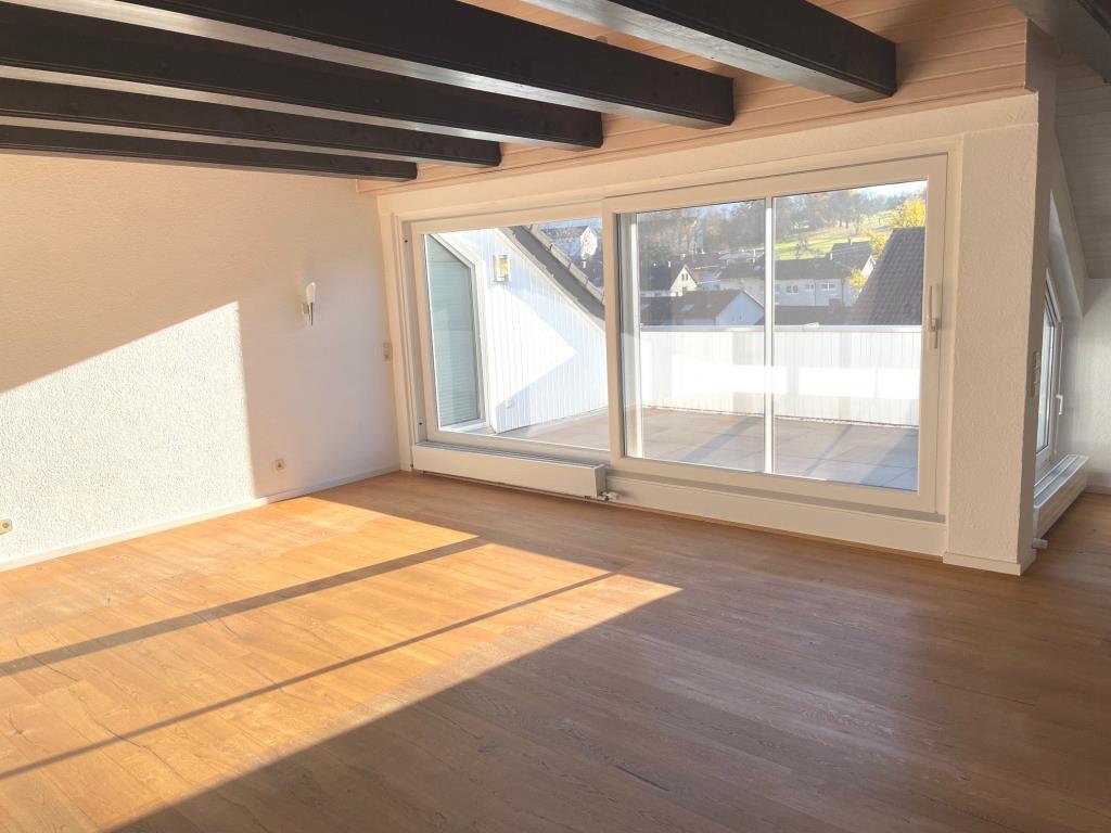 3,5 Zimmer-Wohnung für gehobene Ansprüche in beherrschender Aussichtslage! - Wohnbereich (38381)