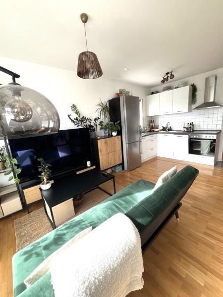 Sonnige Penthouse-Wohnung mit zwei Dachterrassen und Weitblick – ein Zuhause mit Perspektive! - Blick Ku¨che (52016)