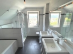 Tageslichtbad - Exklusive 3,5 Zimmer-Wohnung in gehobener beherrschender Aussichtslage!