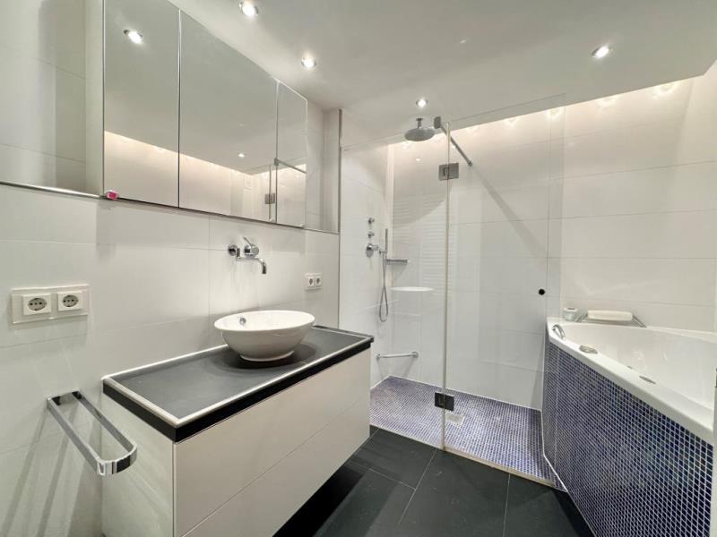 Ideale Gelegenheit! Attraktive 3 Zimmer-Wohnung mit sonniger Terrasse! - Badezimmer (45303)