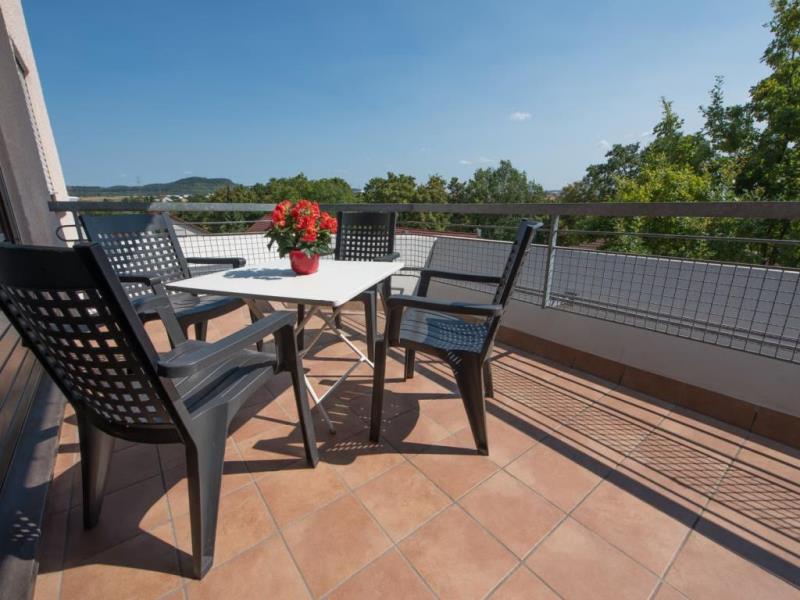 Ca. 10 % Brutto Rendite! 4 Zimmer, großzügiger Wohn/-Essbereich & sonniger Balkon! - Balkon (52723)