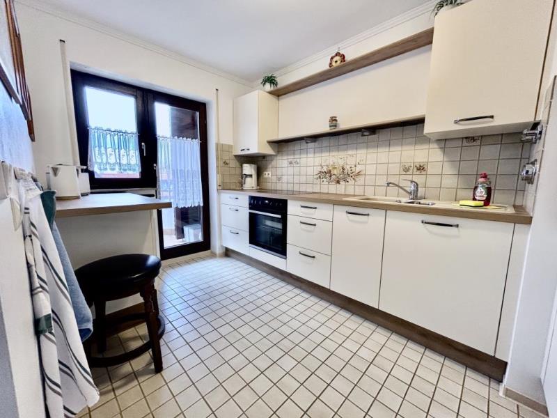 Ca. 10 % Brutto Rendite! 4 Zimmer, großzügiger Wohn/-Essbereich & sonniger Balkon! - Küche (52726)