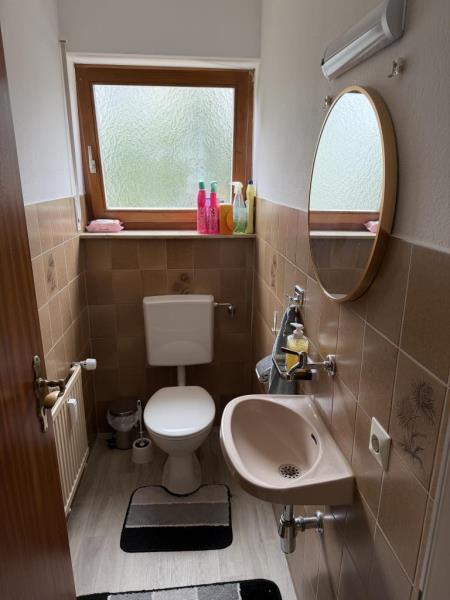 Sonnige & aufzugsversorgte 2,5-Zi.-Wohnung auf dem Biberacher Mittelberg! - Toilette (52806)