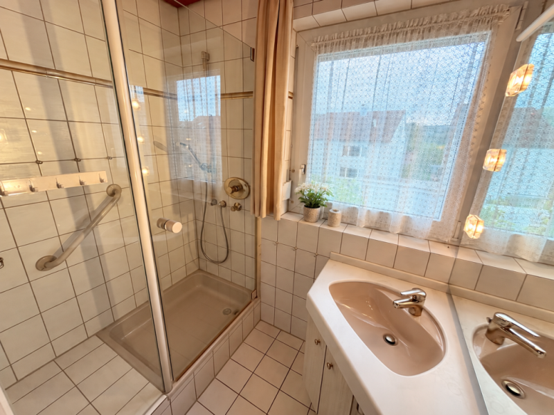 Alternative zur Wohnung! Gemütliches Reihenmittelhaus mit Ausbaureserve in ES-Sulzgries! - Tageslichtbad (53761)