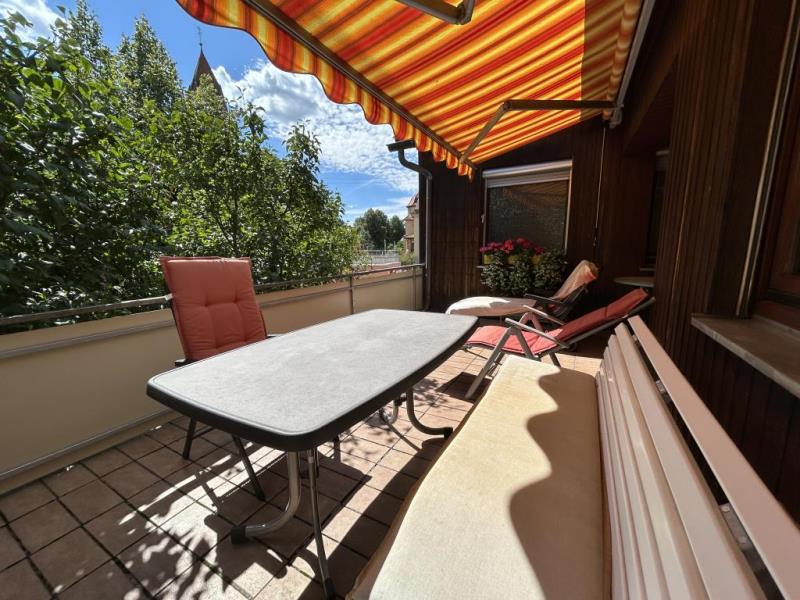 Viel Platz für Wohnen und Gewerbe – ca. 550 m² Fläche und zahlreiche Stellplätze! - Balkon (52637)