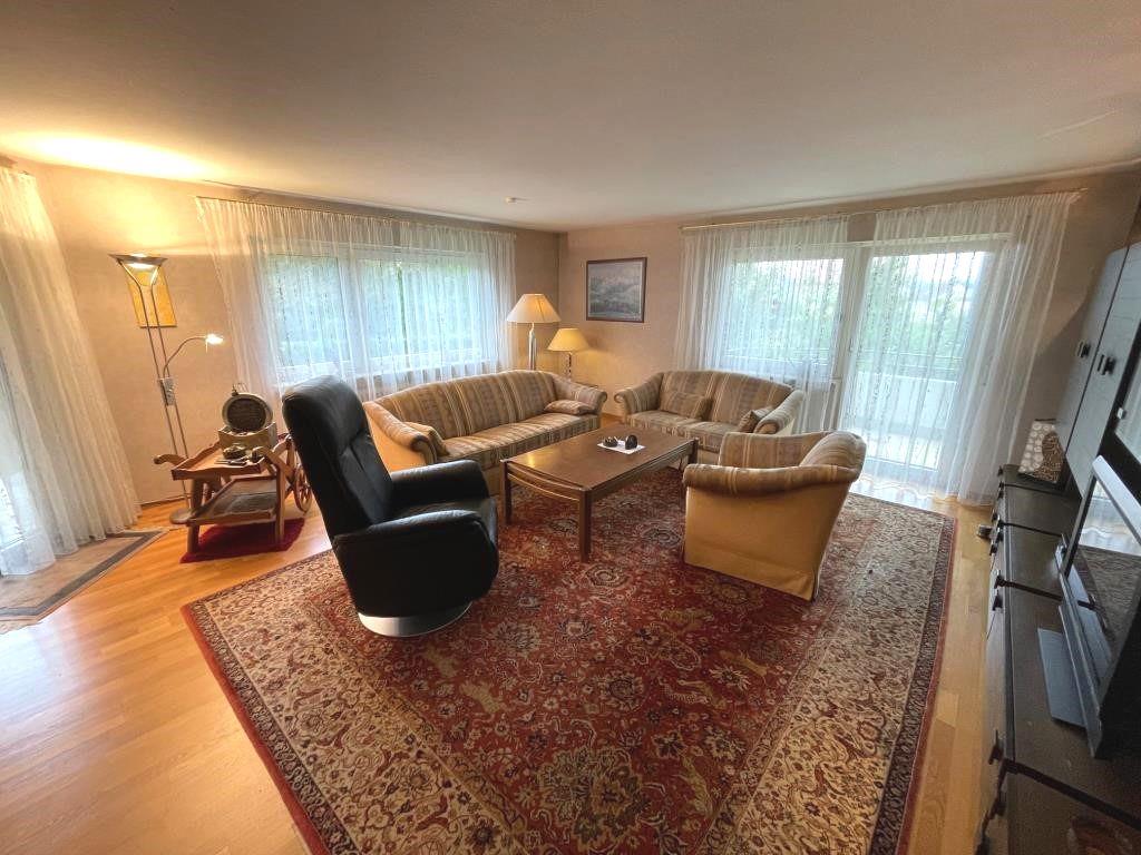 Familien Domizil! Interessante 4 Zimmer-Wohnung mit 2. Balkone & Garten! - Wohnbereich (37903)