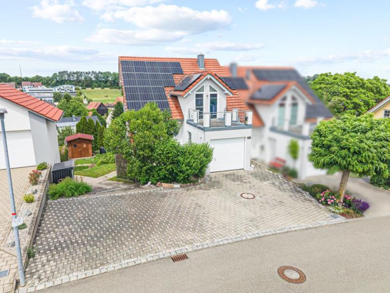 Heute Kapitalanlage, morgen Ihr Zuhause – gepflegte Doppelhaushälfte mit Einliegerwohnung! - Außenansicht (52809)