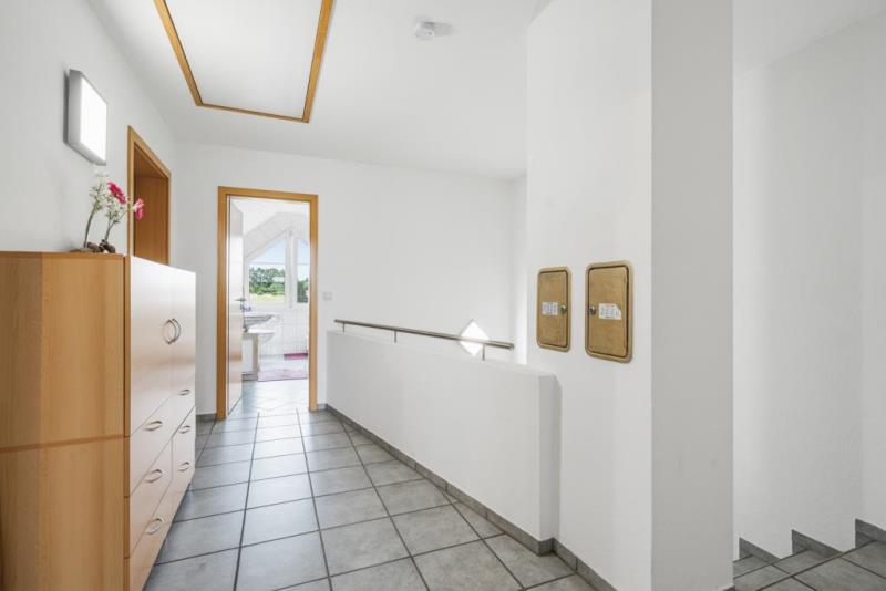 Heute Kapitalanlage, morgen Ihr Zuhause – gepflegte Doppelhaushälfte mit Einliegerwohnung! - Flur (52816)