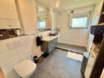 Badezimmer - Einziehen & Wohlfühlen! Attraktive 3 Zimmer-Wohnung mit 2. Balkone in Fellbach!