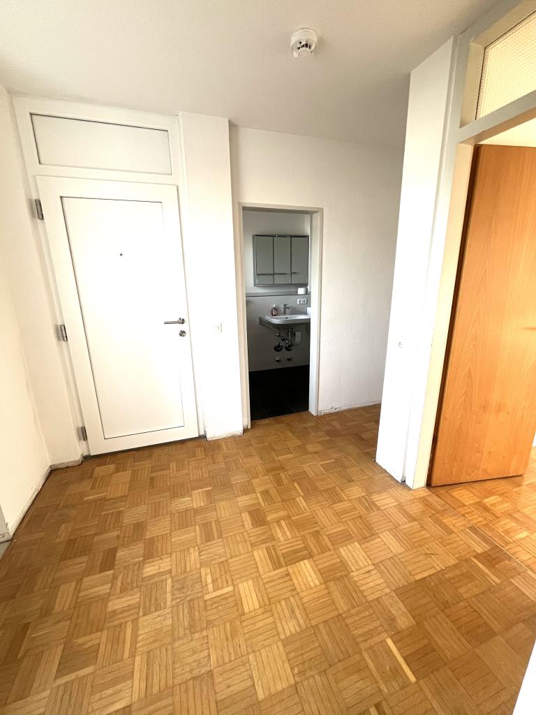 2-Zimmer-Stadt-Wohnung in beliebter Lage auf dem Gigelberg - Aufzug und Hausmeister! - Flur (43958)