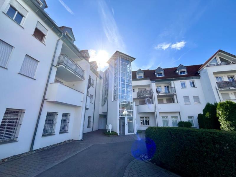Einziehen, wohlfühlen oder investieren – charmante 2-Zimmer-Wohnung mit Balkon! - Außenansicht (53227)