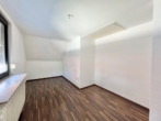 Büro - Großzügige 3-Zimmer Wohnung mit Balkon in Oberesslingen!