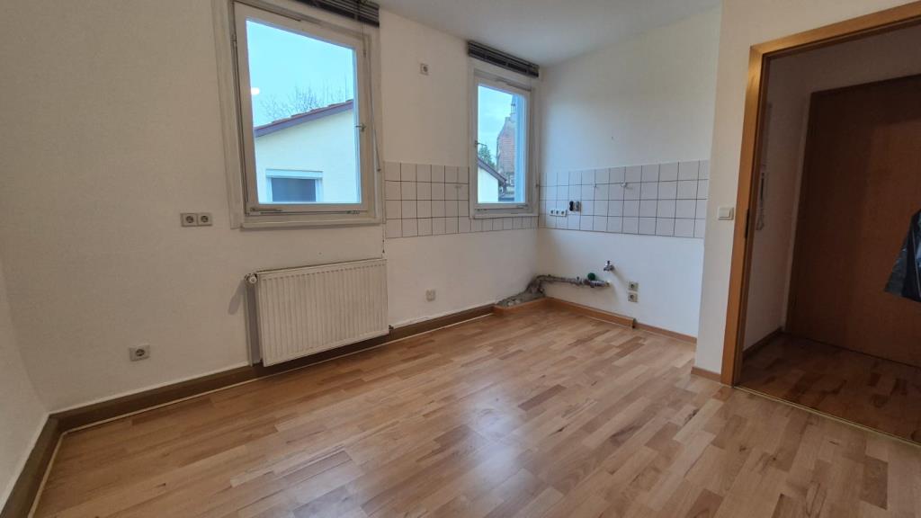 Sofort beziehbar! 3-Zimmer-Wohnung mit 2 zusätzlichen Zimmern im Dachgeschoss! - Küche (43565)