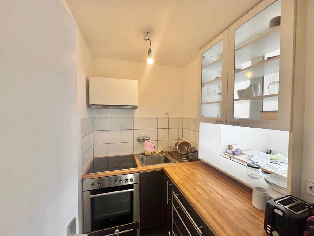 Ideale Gelegenheit! Interessante 2 Zimmer-Wohnung mit Balkon & Stellplatz! - Küche (40555)