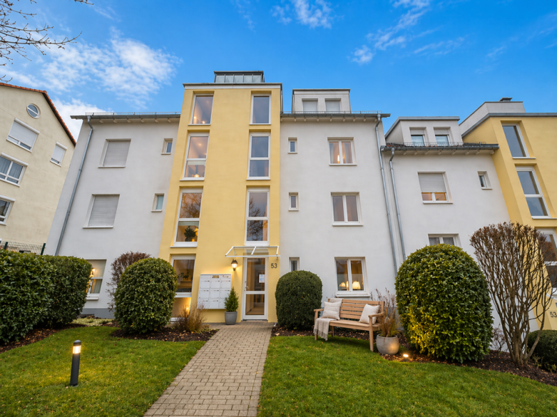 Gartentraum! Attraktive 3 Zimmer EG Wohnung mit PKW Stellplatz! - Außenansicht (51926)