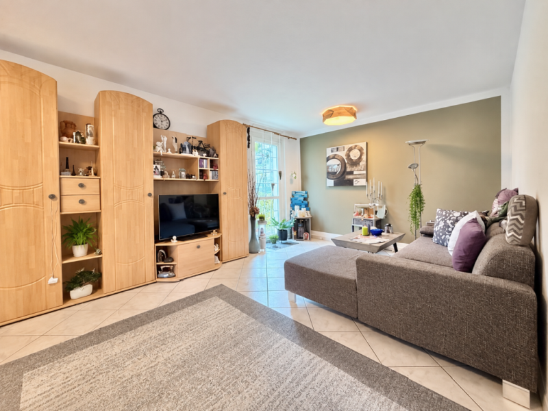 Gartentraum! Attraktive 3 Zimmer EG Wohnung mit PKW Stellplatz! - Wohnbereich (52959)