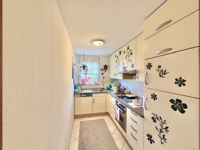 Gartentraum! Attraktive 3 Zimmer EG Wohnung mit PKW Stellplatz! - Küche (50130)
