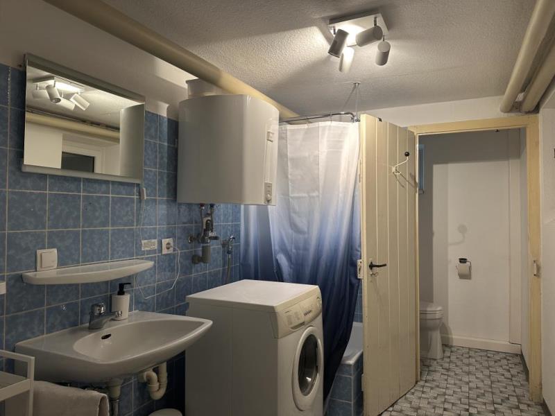 1 1/2 Zimmer-Einliegerwohnung in stadtnaher Lage von Biberach - Blick Bad (53495)