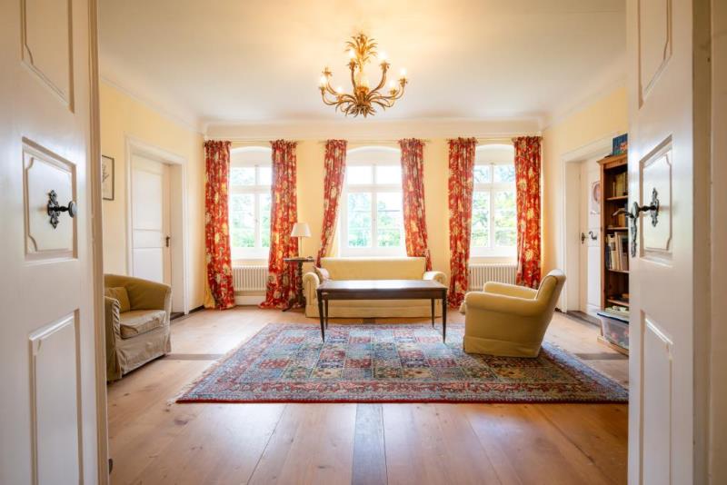 Historisches Wohnen mit Schlosscharakter – Das Kaplaneihaus in Mittelbiberach - Wohnzimmer OG (47522)