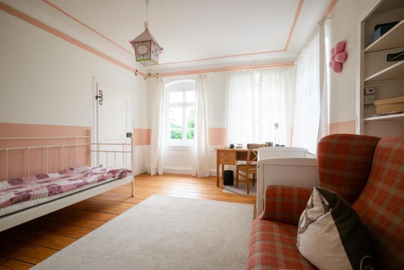 Historisches Wohnen mit Schlosscharakter – Das Kaplaneihaus in Mittelbiberach - Kinderzimmer (47523)