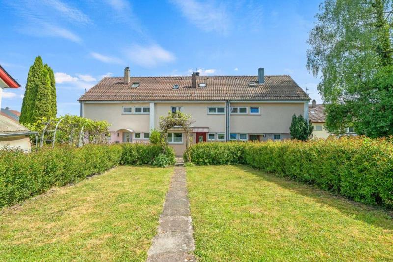 Familienfreundliches Reihenmittelhaus mit PV-Anlage, Balkon und Garten auf dem Biberacher Mittelberg - Gartenansicht (45594)