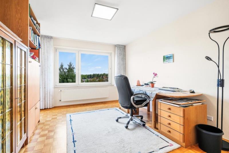 Familienfreundliches Reihenmittelhaus mit PV-Anlage, Balkon und Garten auf dem Biberacher Mittelberg - Arbeitszimmer (45597)
