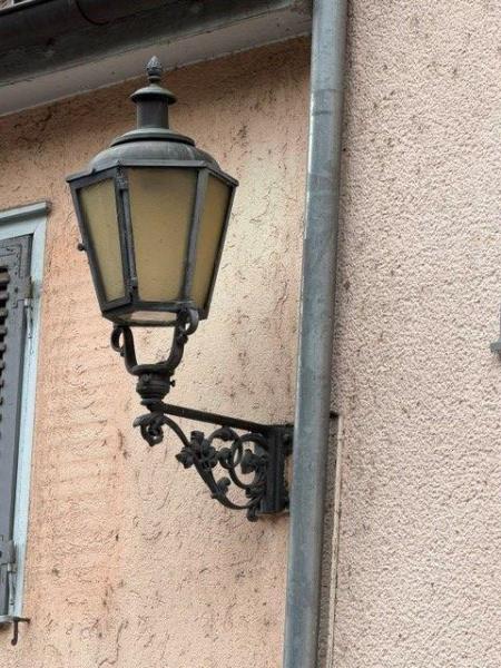 Mitten in der Altstadt! Historisches Altstadtflair trifft auf modernen Wohnkomfort - Lampe (51408)