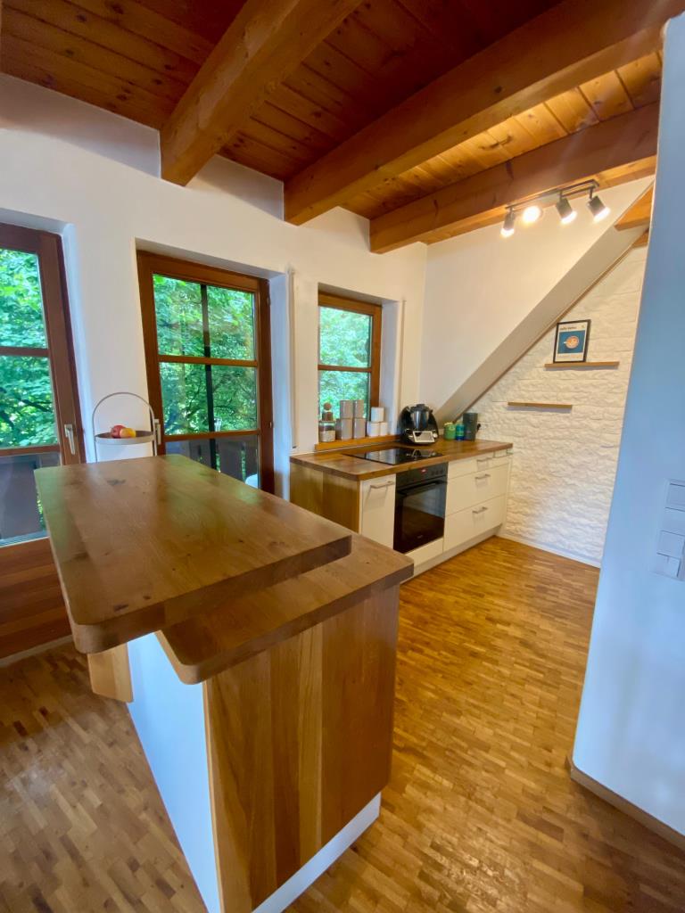 Auch Sie suchen das Besondere? Maisonette mit Sichtgebälk,