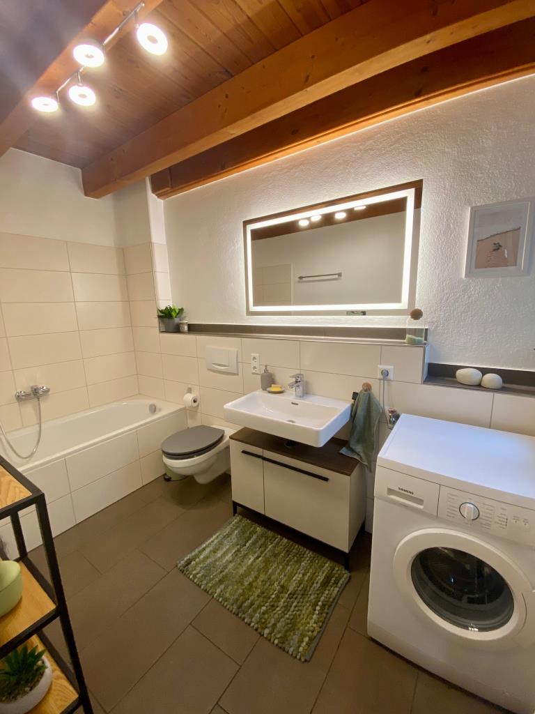 Auch Sie suchen das Besondere? Maisonette mit Sichtgebälk,