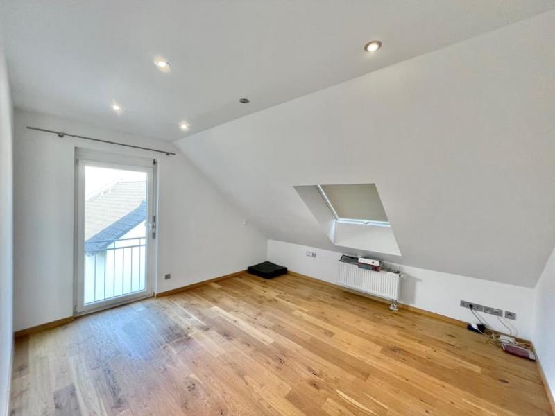 Freistehendes Einfamilienhaus mit Einliegerwohnung in ruhiger Lage von Denkendorf! - Schalfzimmer 2 (51823)